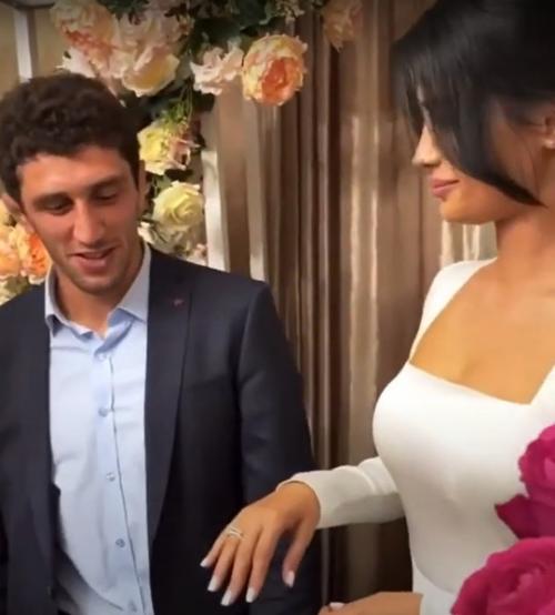Заурбек Сидаков с невестой