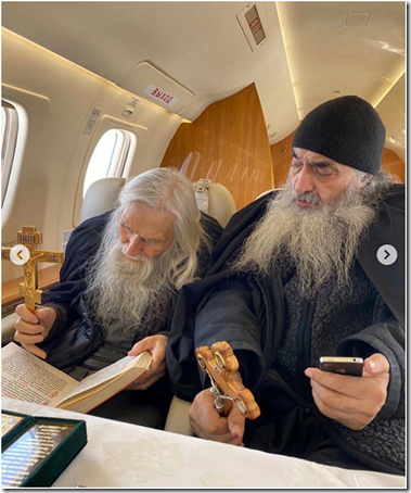 Духовник патриарха Кирилла облетел на самолете Москву и Петербург с молитвой о защите от коронавируса
