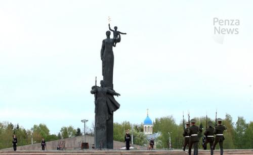 Дети не смогут нести вахту памяти у монумента воинской и трудовой славы пензенцев