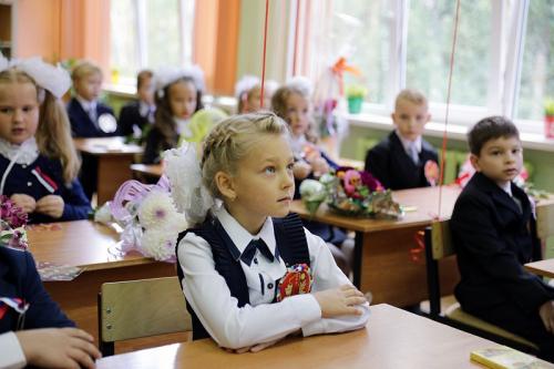 В Санкт-Петербурге начала работать горячая линия по вопросам школьных товаров