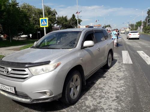 Toyota Highlander сбил молодого мужчину на переходе в Бердске