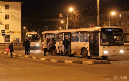Автобус 7 маршрута на Вокзальной площади
