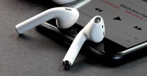 Из комплектации iPhone 12 могут убрать EarPods