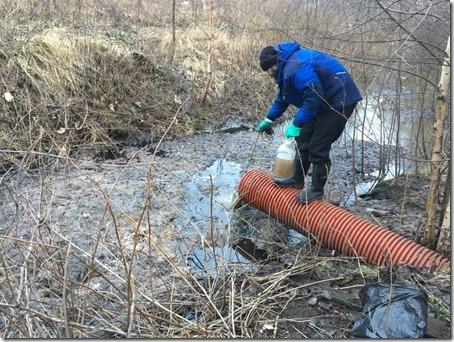 Экологи обнаружили экологическую бомбу в деревеньке под Петербургом