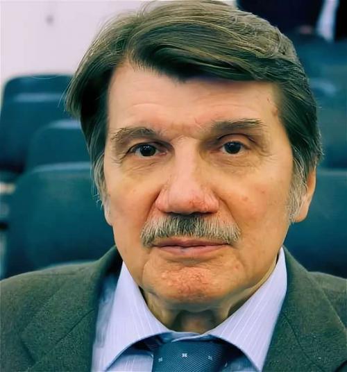 Умер журналист и преподаватель СПБГУ Владимир Осинский
