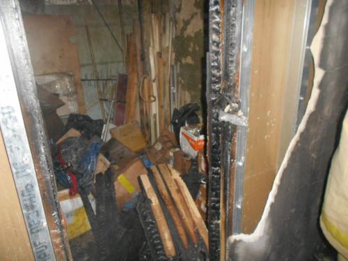 Женщина и ребёнок пострадали в ночном пожаре в Кирове