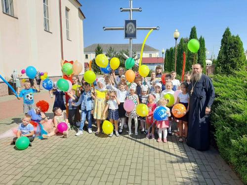 В храме Воскресения Христова г.Клецка благословили детей на начало учебного года