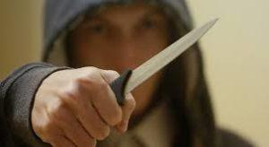 В Вязниках грабитель напал с ножом на 14-летнюю школьницу