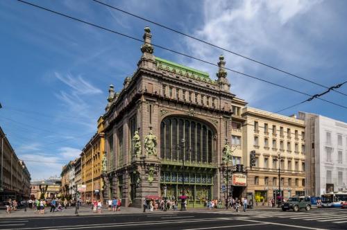 Позитивные тренды на рынке стрит-ритейла в Петербурге сорвала пандемия