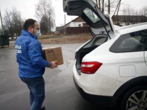 Волонтерские центры передают больницам по всей стране автомобили в помощь медикам