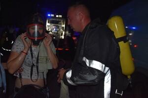 В Одессе горела высотка и пункт приема вторсырья: людей эвакуировали фото 1