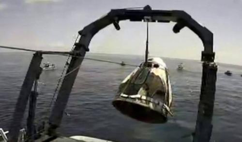 Американский пилотируемый корабль Crew Dragon благополучно приводнился у Флориды