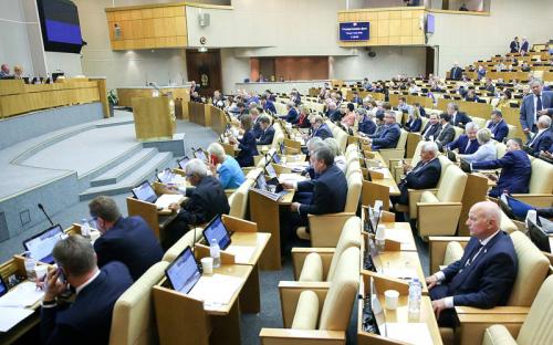 В Госдуме поддержали законопроект о наказании чиновников за оскорбления граждан