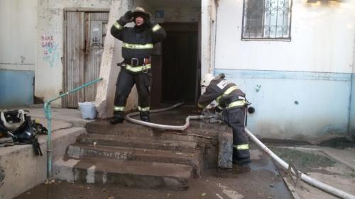 В Астрахани сгорели 2 квартиры и жилой дом