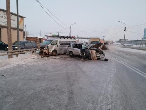 В Якутске в тройном ДТП пострадала семья