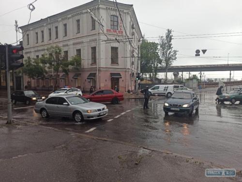 Полиция перекрыла движение на затопленных улицах Одессы