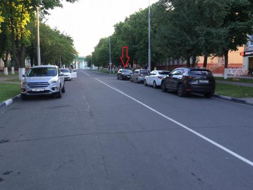 Полиция привлекла к ответственности сотрудника администрации Губкина, припарковавшего автомобиль на встречке
